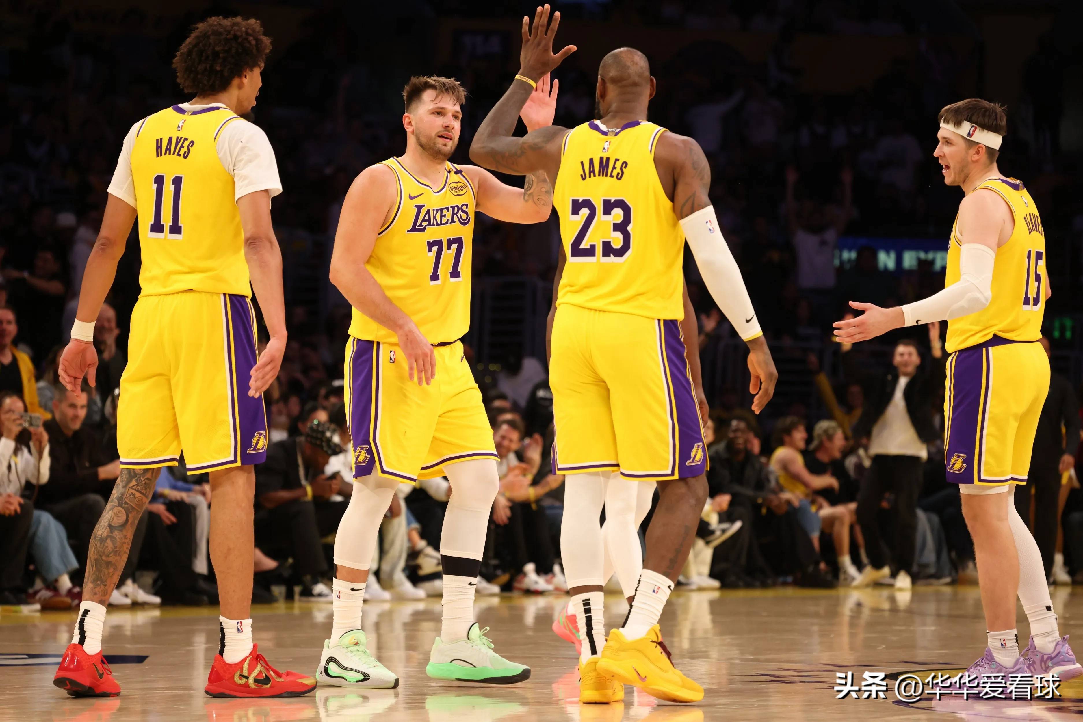 包含湖人横扫波兰男篮,米切尔关键制胜的词条 包含湖人横扫波兰男篮,米切尔关键制胜的词条