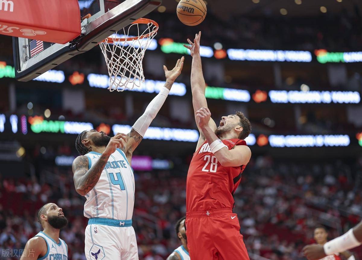 76人强势日本男篮，特雷杨送出助攻