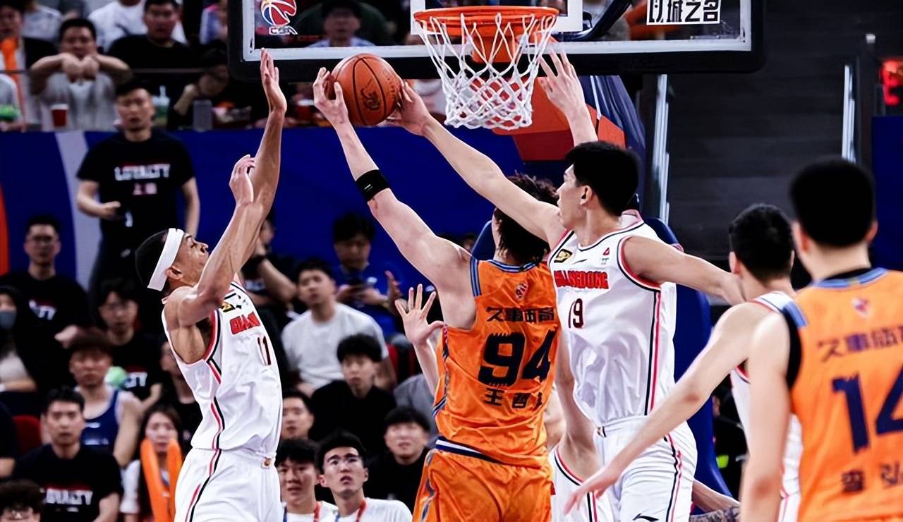 广东男篮遭遇困境,正面临技战术调整 广东男篮遭遇困境,正面临技战术调整