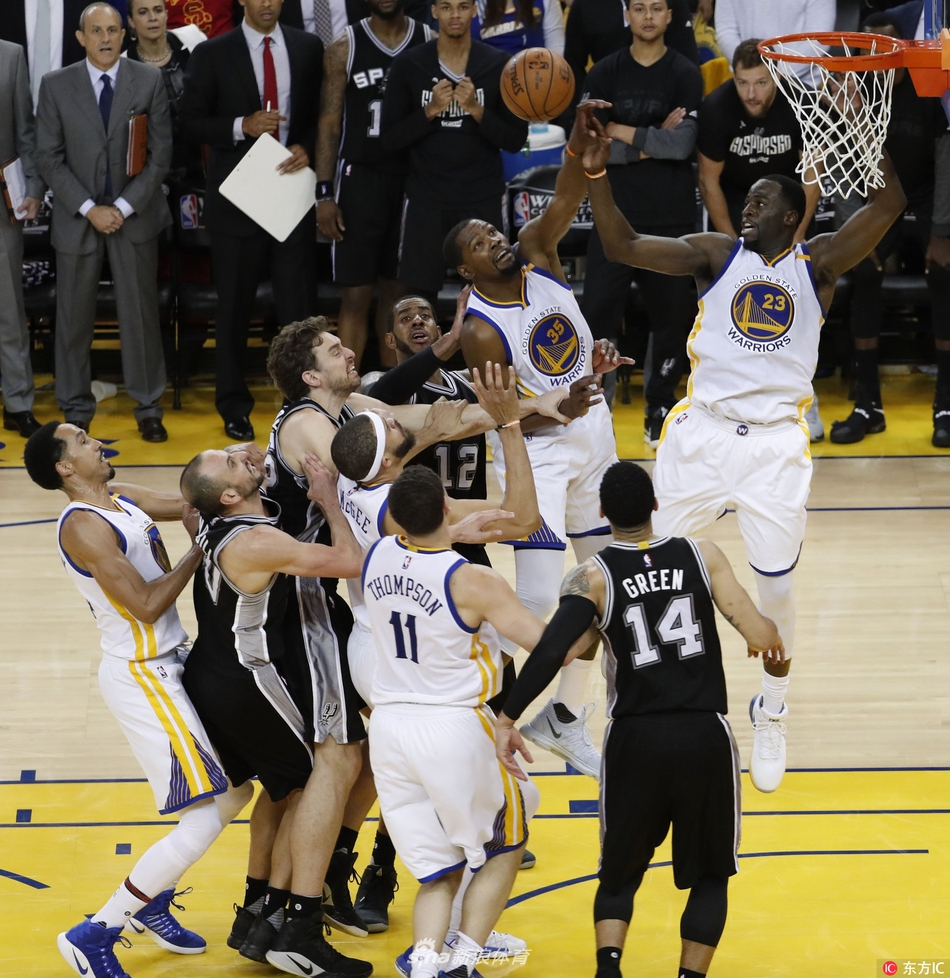 开云体育app-包含步行者横扫马刺，巴图姆关键制胜的词条