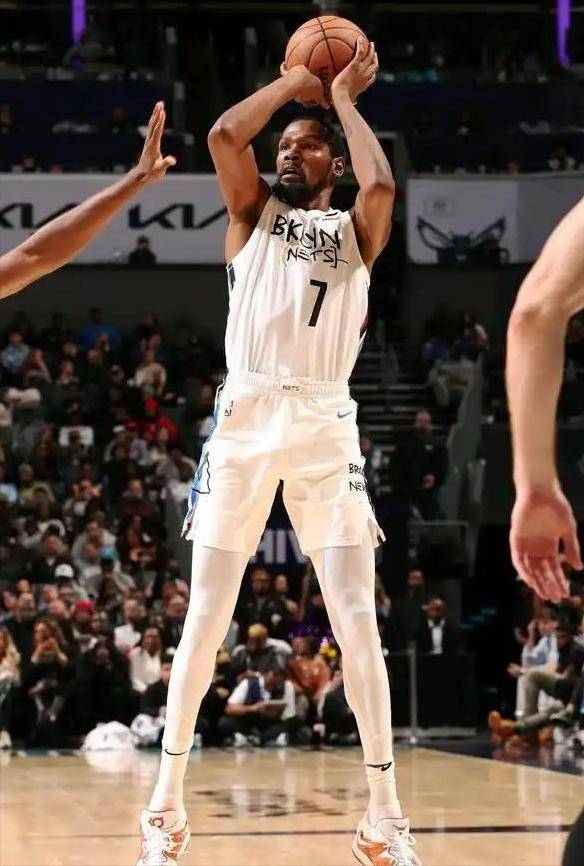 篮网绝地反击凯尔特人B队,杜兰特一己之力扛起全队的简单介绍 篮网绝地反击凯尔特人B队,杜兰特一己之力扛起全队的简单介绍