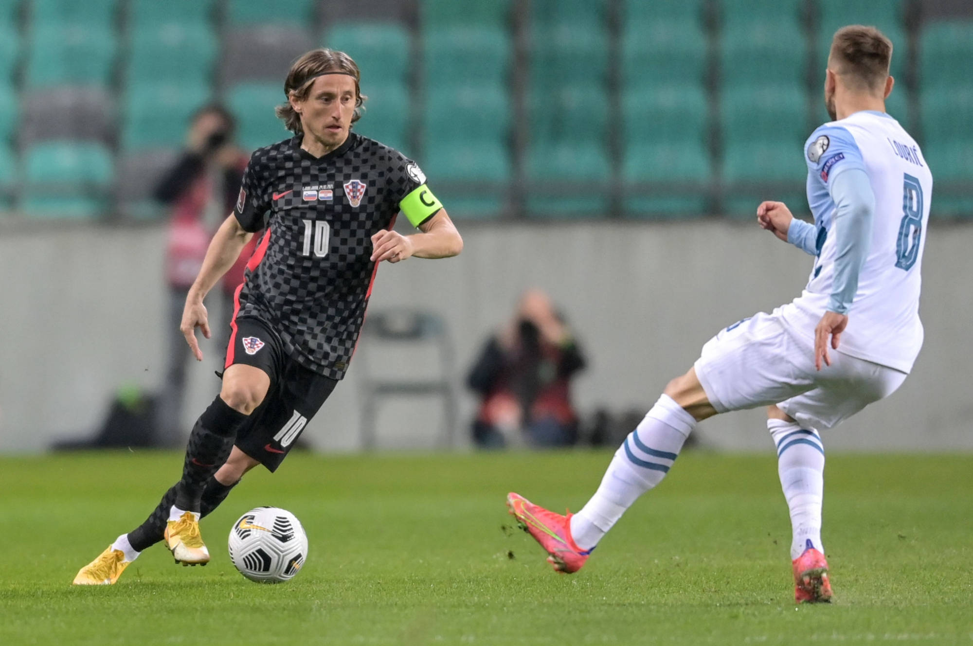 克罗地亚队客场战胜斯洛文尼亚队,取得胜利 克罗地亚队客场战胜斯洛文尼亚队,取得胜利