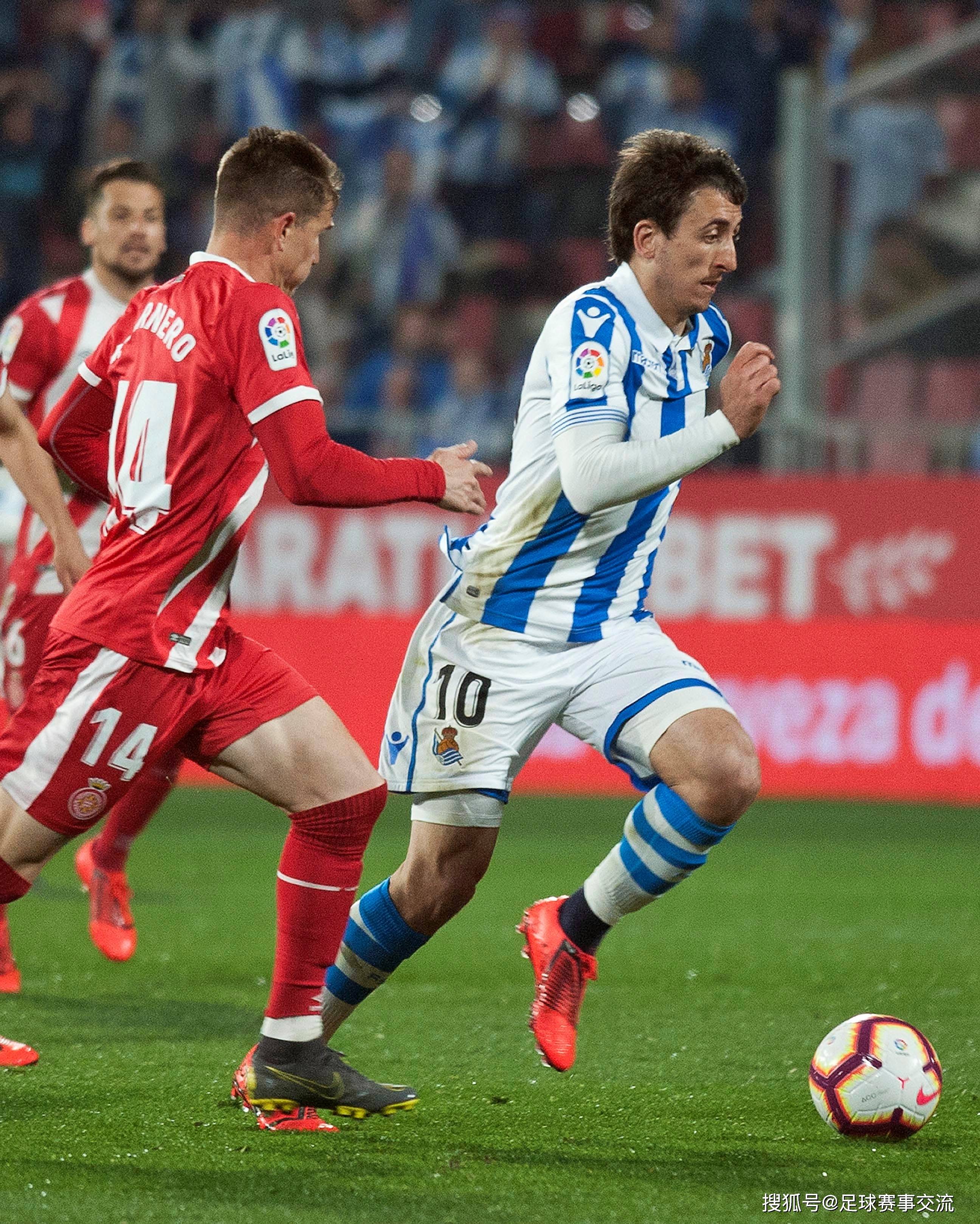 包含足球比赛上演角逐,双方势均力敌的词条 包含足球比赛上演角逐,双方势均力敌的词条