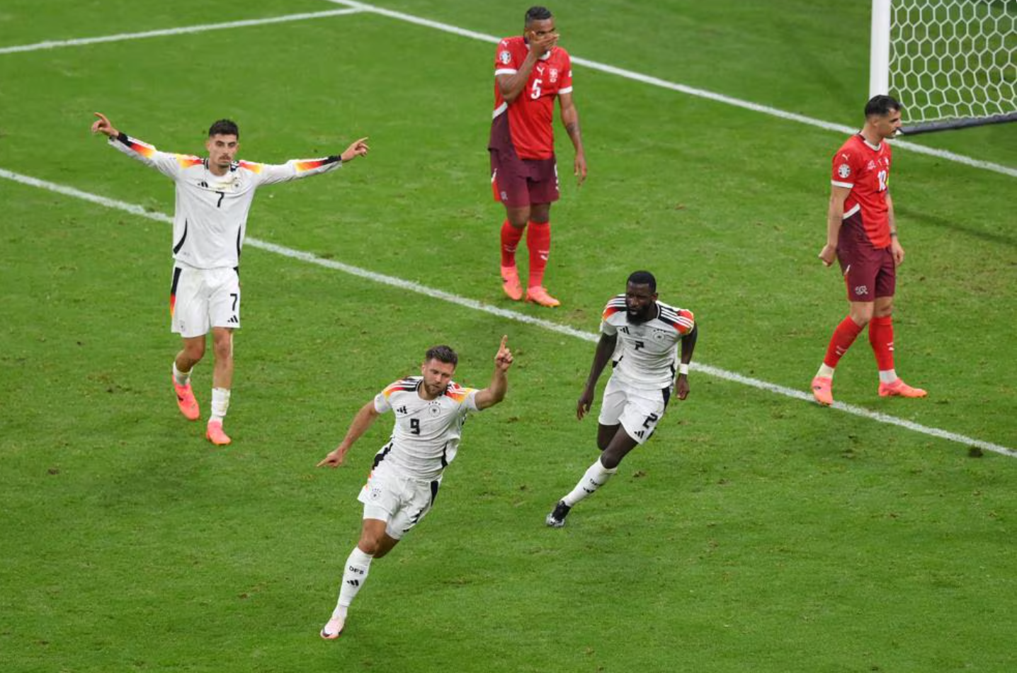 开云足球直播-匈牙利队惊艳登场，轻松晋级半决赛