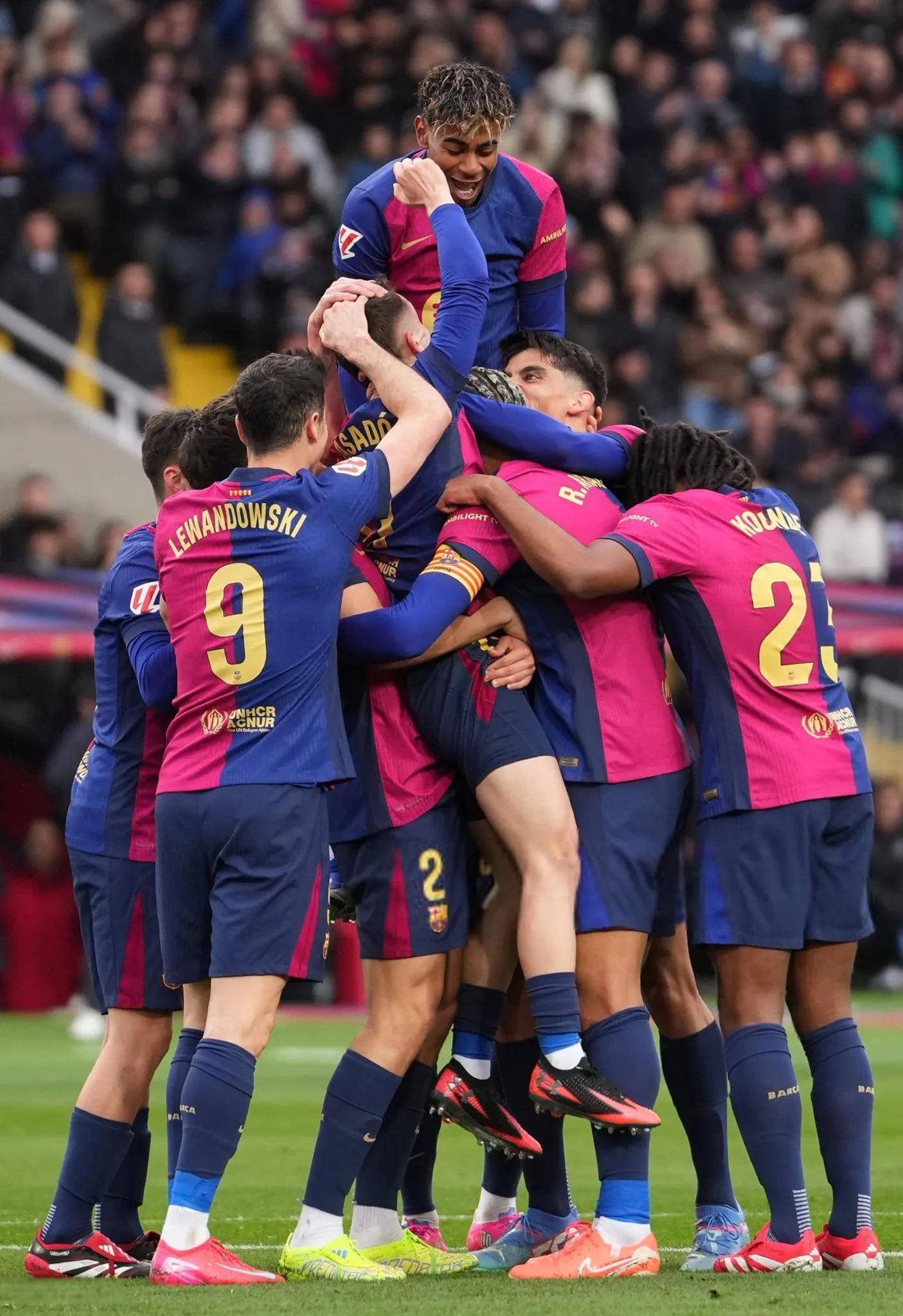 开云APP-包含曼联客场憾平AC米兰，晋级前景依旧未卜的词条