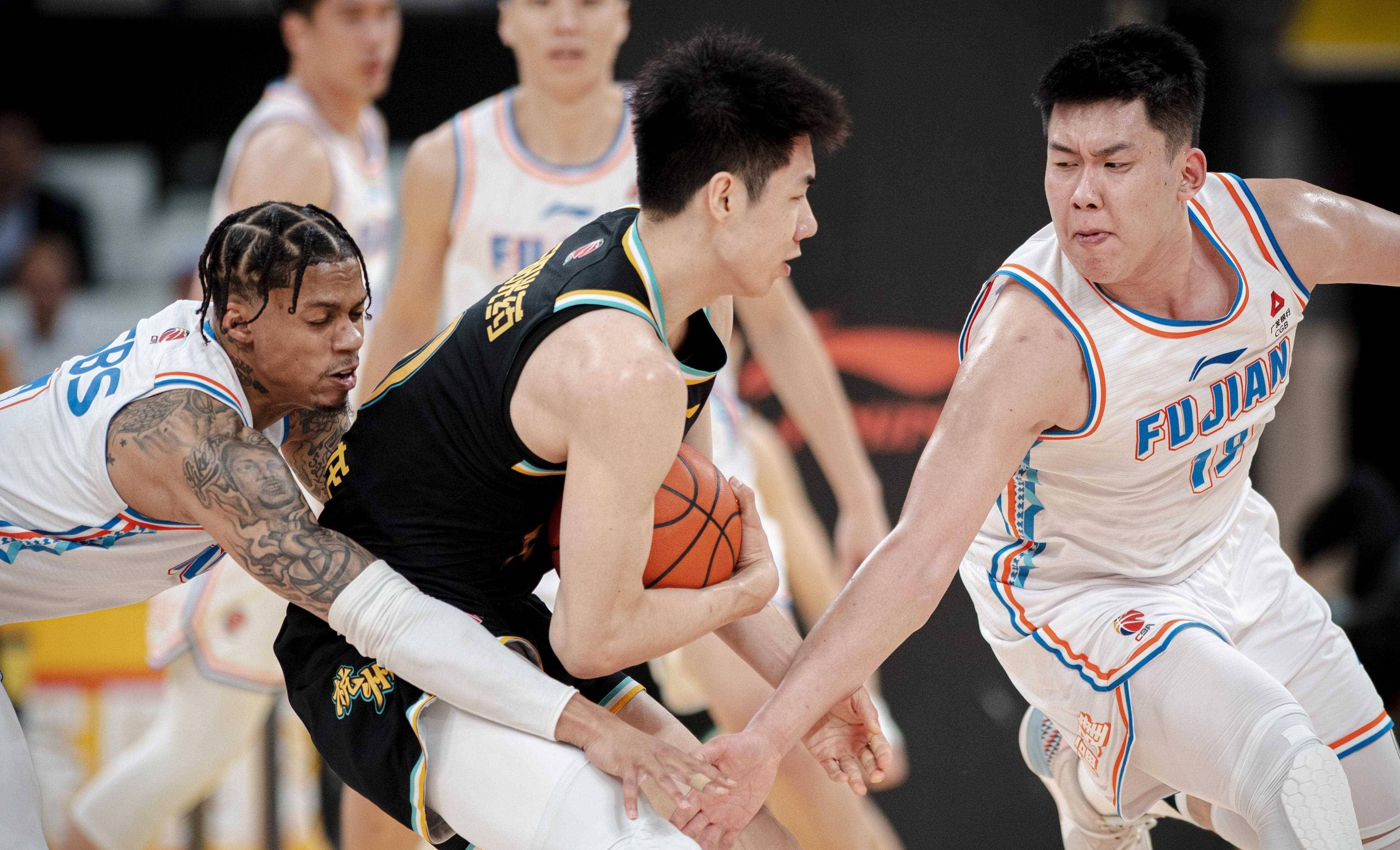 浙江男篮客场不敌广东队,遭受失利 浙江男篮客场不敌广东队,遭受失利