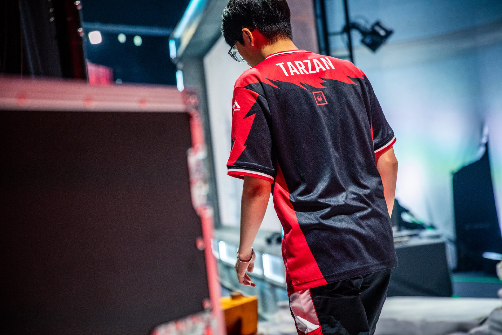 战术升级，比赛节奏愈发明朗紧张不减