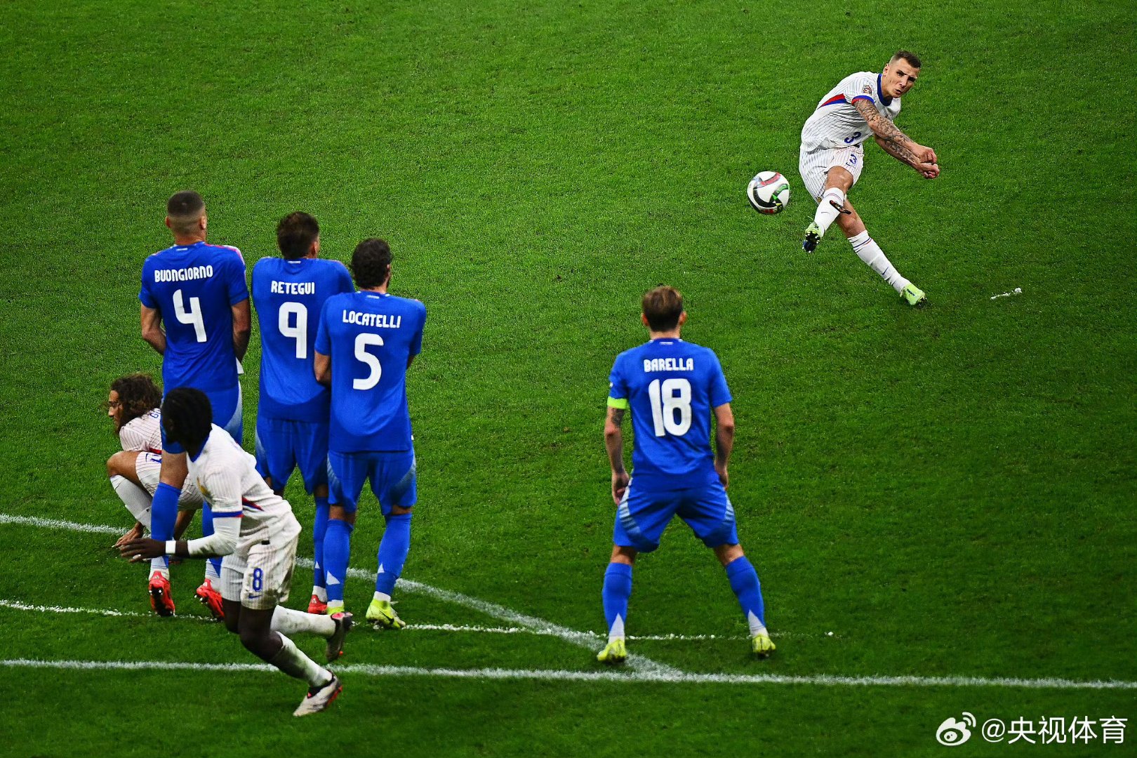 欧国联赛精彩对决在场上上演着