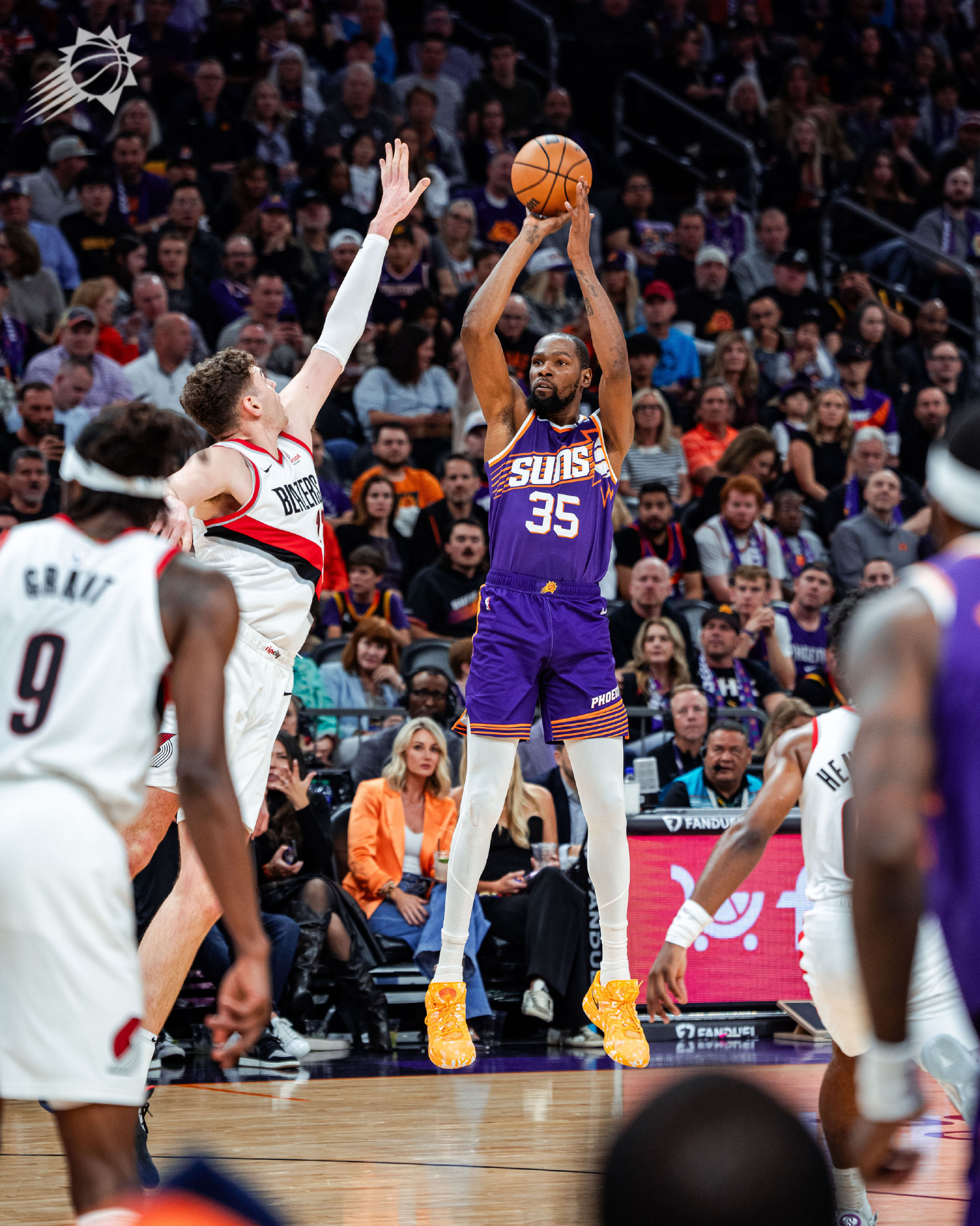 开拓者全队表现亮眼，完胜比赛的简单介绍