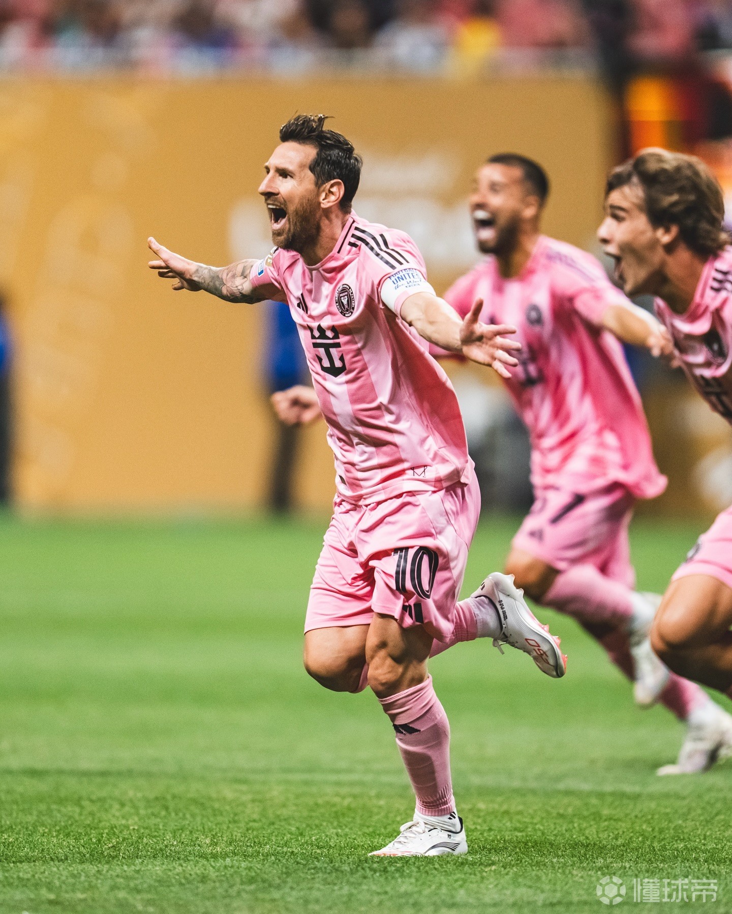 球队战胜强劲对手，取得关键胜利