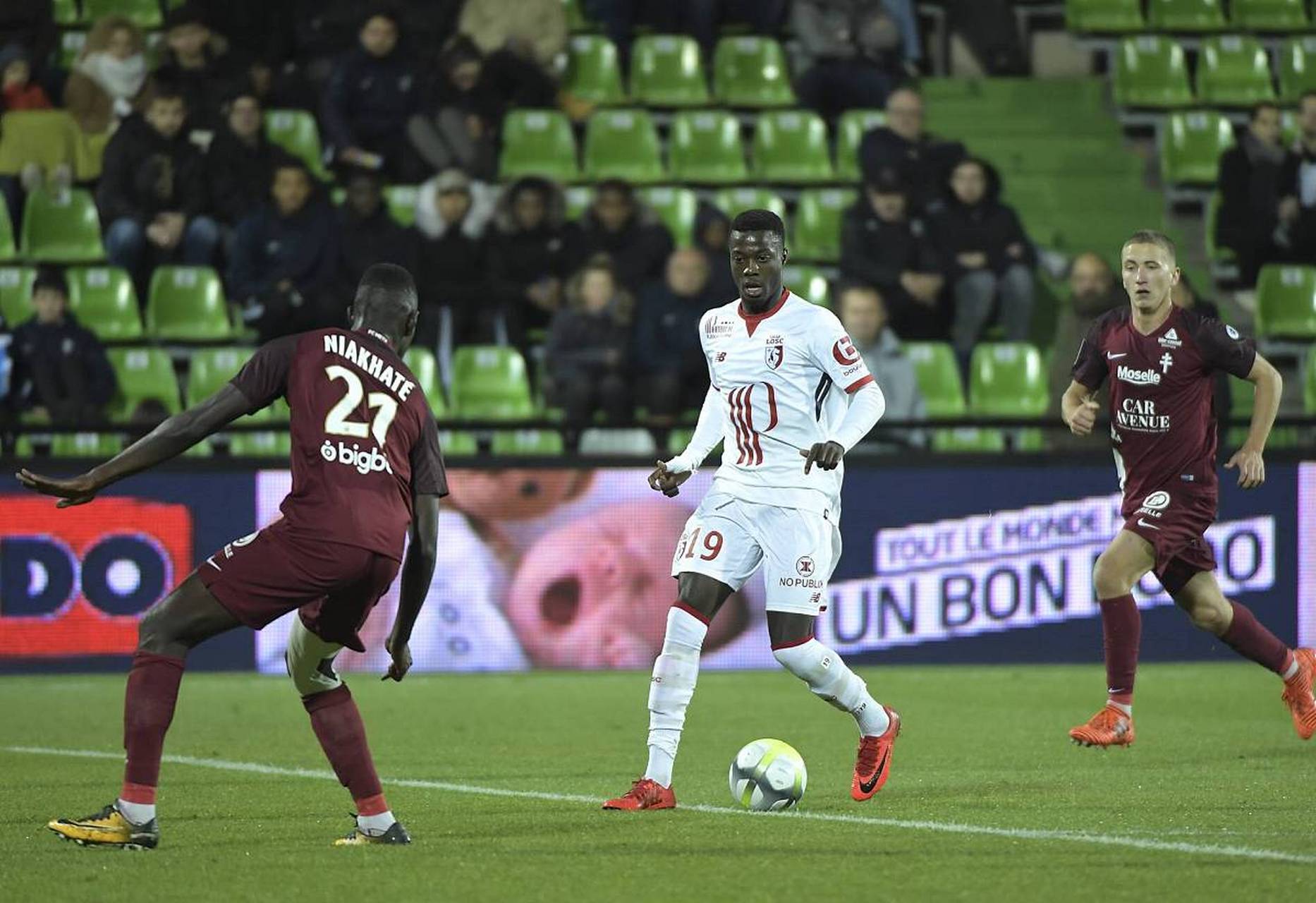 南特主场不敌里昂，遭遇主场低迷的简单介绍