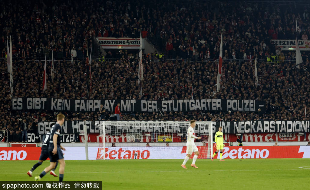 沃尔夫斯堡撕裂对手的防线，豪取胜利的简单介绍