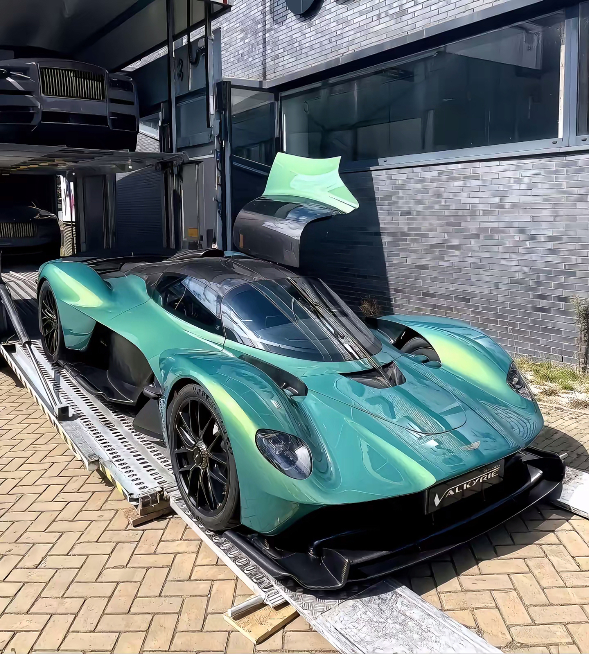 包含雷诺车队力克阿斯顿马丁，塞恩斯惊艳四座的词条