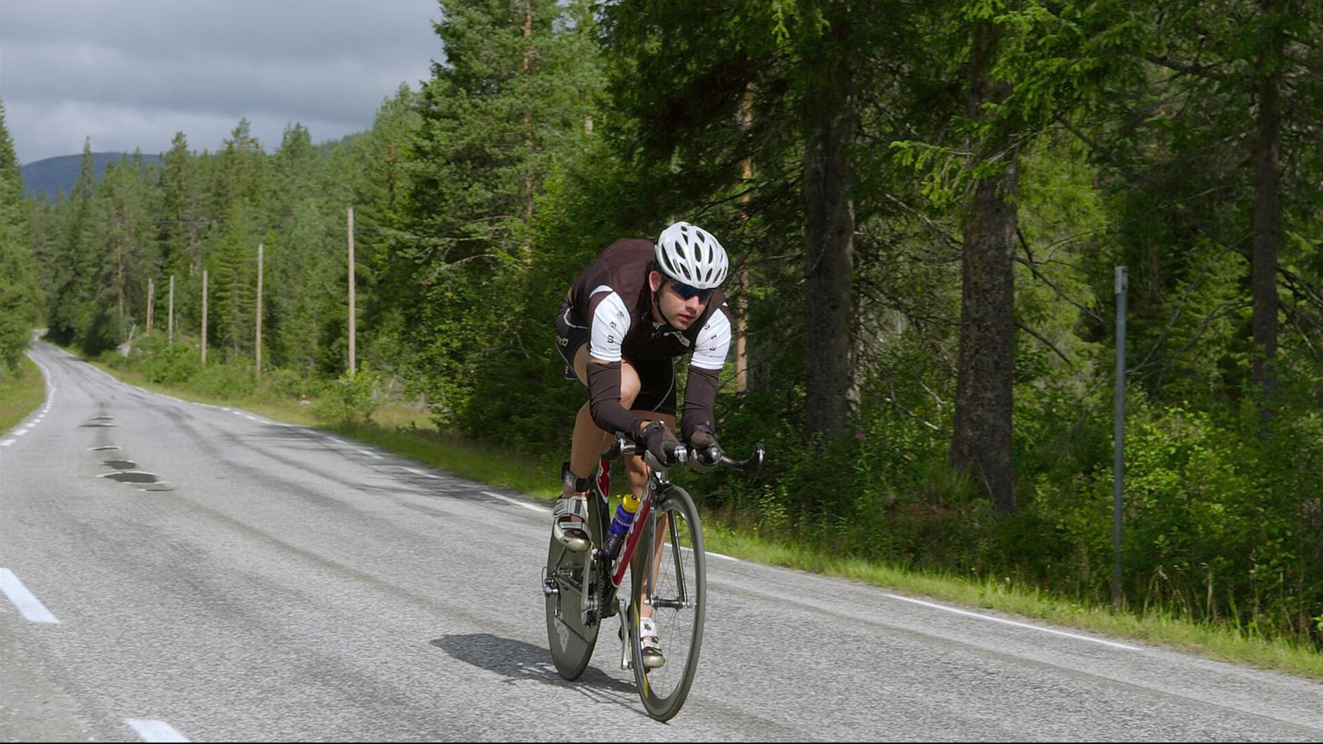 绿茵场与篮球馆的交响，当AC米兰掀翻贝蒂斯，NBA总决赛战火正燃