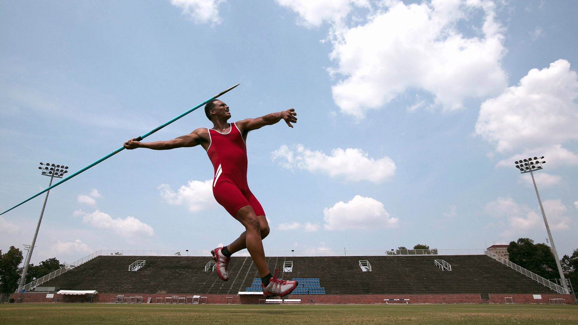 波兰稳如磐石拿下伊朗，斯通斯里程碑之夜铸就防线传奇
